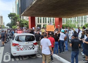 “생존을 위해 거리에 나섰다” 거리에 나선 외식업계 업주들