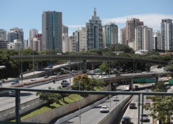 SP 시, 시내 차량 순번제와 대형화물차 통행 제한 시간 정상유지 ..