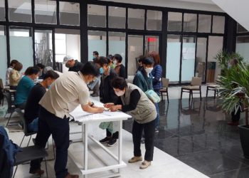 한인회, 권홍식 사장 후원 마스크.안면보호대 나눔 행사 실시