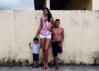 “우리는 서로를 있는 그대로 사랑해” 남편보다 44㎝ 큰 브라질 女의 사연