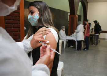 상파울로주 정부, 보건당국으로부터 화이자 백신을 전달받는 즉시 접종 간격 단축한다.