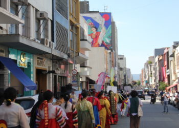 ‘한인타운 봉헤찌로 외벽 전시 기념’ 한복 퍼레이드 및 축하공연 성황리 마쳐