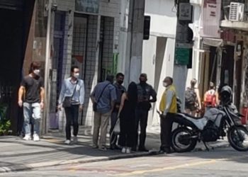 길거리 청소 도중 총영사관 측과 한인 동포와 마찰(?)에 경찰 출동…..