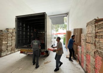 무명의 한인, 한인회 통해 SP시 보건국에 대량의 바닥재 기부