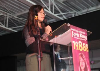 “나는 우리에게 귀를 기울이고 도와 줄 사람을 뽑는다 “