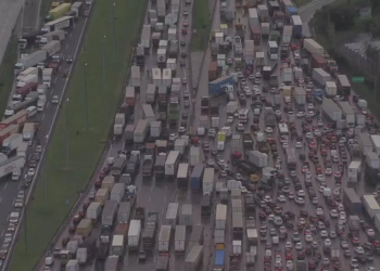 보우소나루 지지 브라질 트럭 기사들, 전국적 도로봉쇄