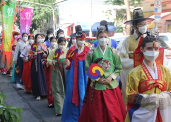 예연, 한인 이민 60주년을 맞아 빠울리스타 대로에서 초대형 한복 퍼레이드 개최…