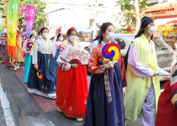2월12일 문화중심지인 빠울리스타 대로에서 초대형 한복 퍼레이드가 펼쳐진다…
