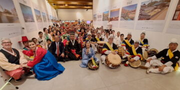 ‘한국의 미’… 문화 중심지 빠울리스타 대로에서 펼쳐진 한복 퍼레이드