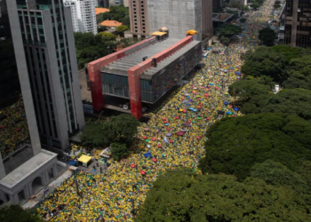 보우소나루 전 대통령, 상파울루 시위서 “평화”와 “사면” 강조