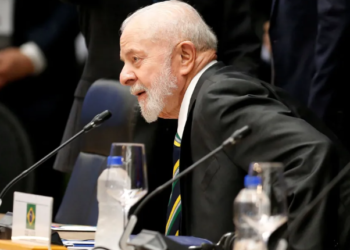 브라질 대통령 룰라, 남미 정상 회의에서 민주주의 위기 경고