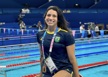 브라질 수영 선수 아나 카롤리나 비에이라, 올림픽 퇴출 후 억울함 호소