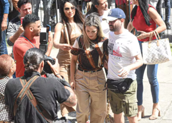 인플루언서 데올라네 베제하, 가택연금 위반으로 재수감