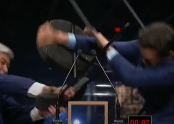 상파울루 시장 후보 토론회에서 폭행 사건 발생, 선거 캠페인에 큰 파장