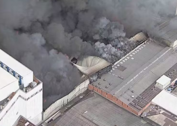 브라스 지역 25 브라스 쇼핑몰 대형 화재, 일부 지붕 붕괴