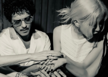 블랙핑크 로제, 히오 공항 목격! 브루노 마스와 특별 공연 예고?