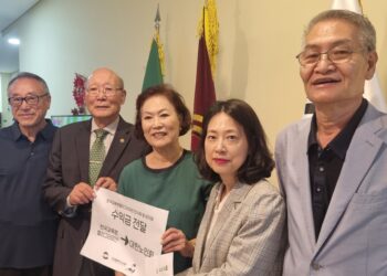 주상파울루한국교육원, 캘리그라피 전시회 수익금 대한노인회에 기부