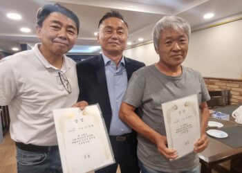 회원과 함께한 따뜻한 순간…루스배드민턴 동호회 회장배 시상식 열려