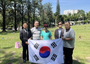 총영사관, 3·1절 앞두고 독립유공자 김기주 애국지사 묘소 참배