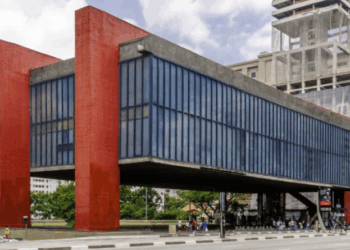 상파울루 미술관, 문화유산 전시비품 무단 판매 논란