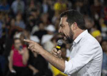 ‘강공’ 택한 룰라 측근과 ‘화합’ 내세운 장관…금융세 후폭풍에 엇갈린 대응