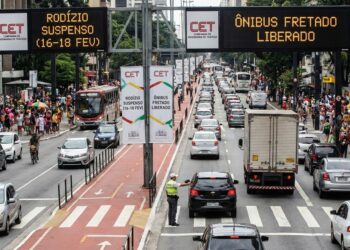 상파울루시, 카니발 연휴 16~18일 ‘차량 5부제’ 중단… 트럭 규제는 유지