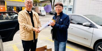 브라질선교교회 정찬성 목사, 한인회에 태극기 100여 개 기증