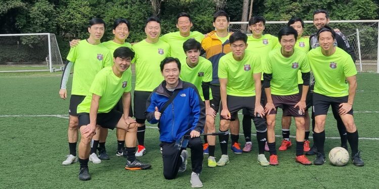 누가 시킨 일도 아닌데…10년째 청년들 버팀목 자처한 1.5세 김병희 씨