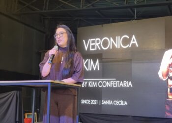 한 달 네 개 팔리던 치즈케이크…몇 년 뒤 장학생 앞에 선 베로니카 김