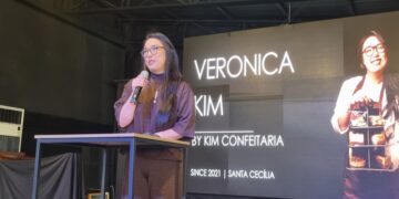 한 달 네 개 팔리던 치즈케이크…몇 년 뒤 장학생 앞에 선 베로니카 김