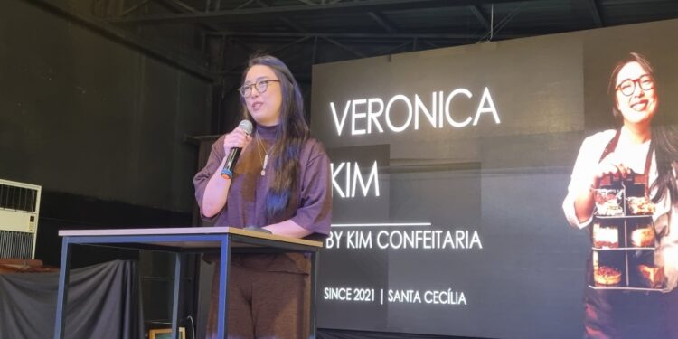 한 달 네 개 팔리던 치즈케이크…몇 년 뒤 장학생 앞에 선 베로니카 김