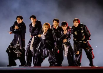 BTS 브라질 공연 스크린 12개→4개 논란…주최사 “물류 제약 때문”